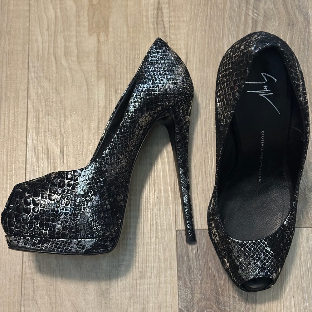Giuseppe Zanotti Snakeskin Platform Peep Toe Heels • Size 37 • Made in Italy